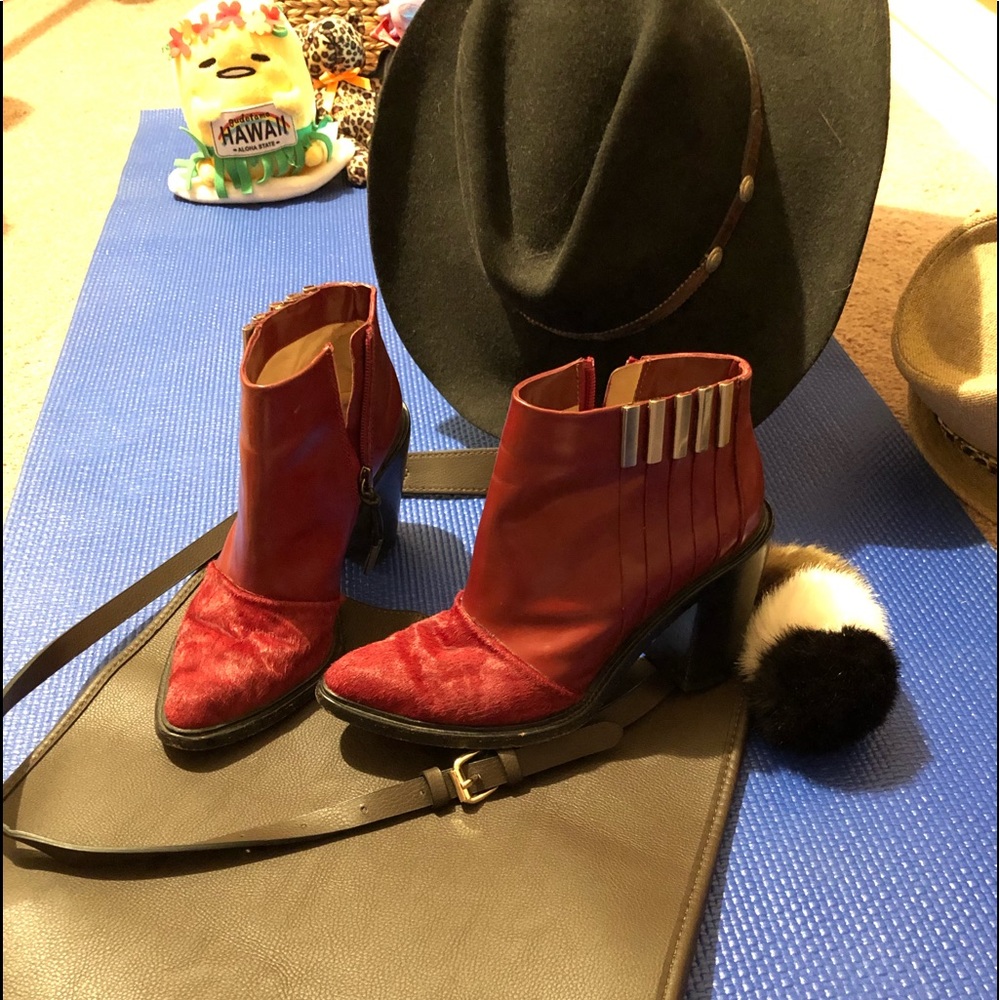 L.A.M.B ankle boots zip up the side wood heel 👢👢